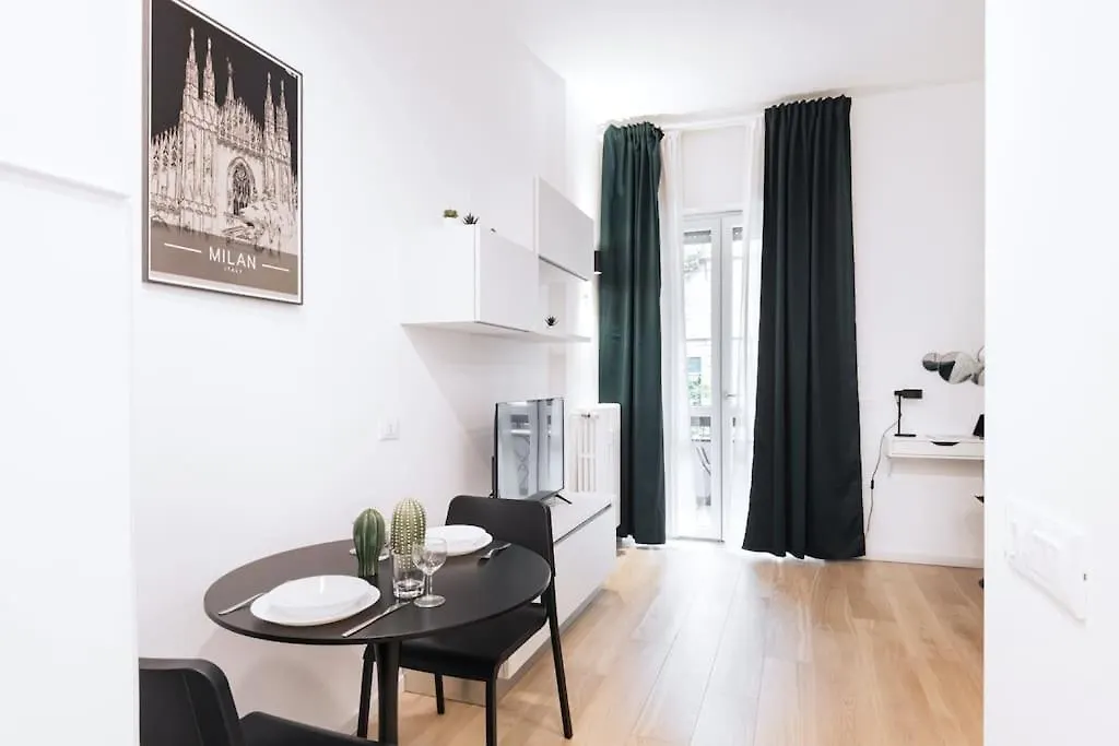 Easylife - Studio With Terrace In Porta Venezia Milano 0*,  İtalya
