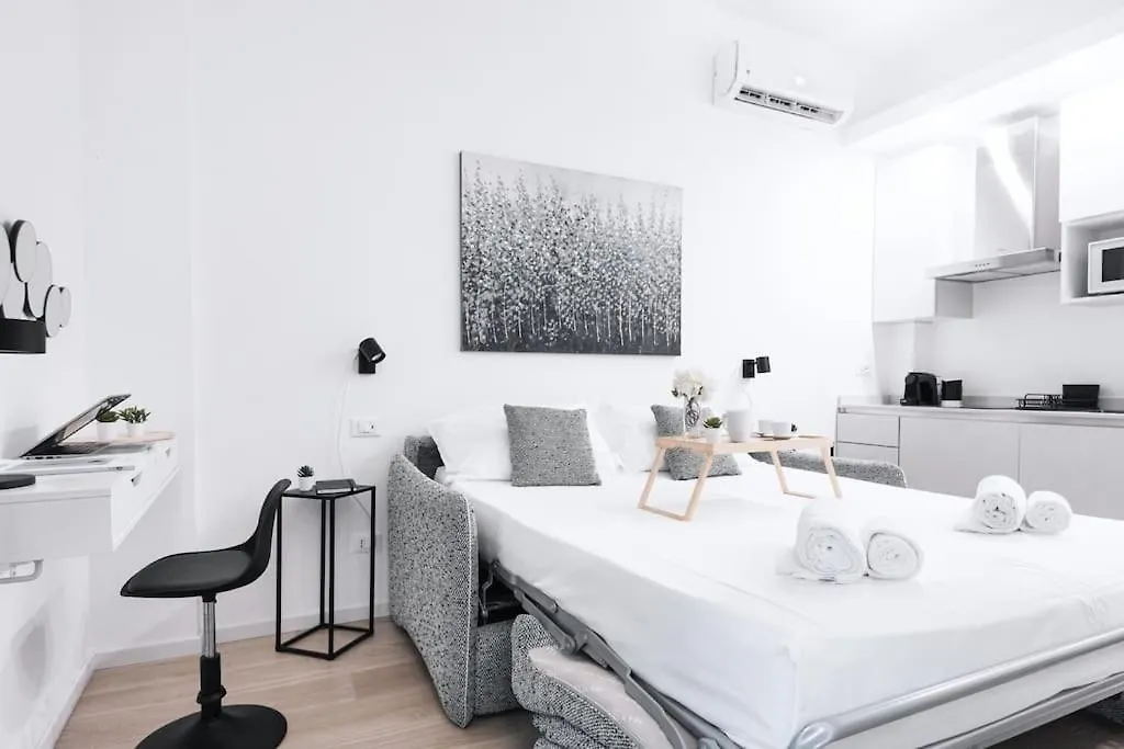 Easylife - Studio With Terrace In Porta Venezia Milano 0*,  İtalya